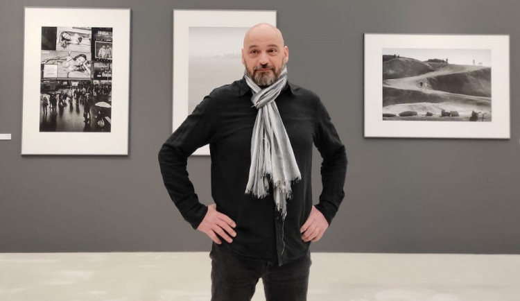 Bílá, černá, horizont. Galerie představuje tvorbu libereckého fotografa