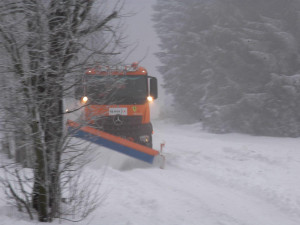 Silničáři pro kamiony uzavřou silnici přes Harrachov. Napadnout má až pětatřicet centimetrů sněhu