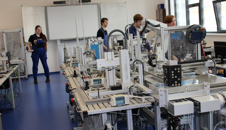 Propojení tradice a inovace. Liberecká průmyslovka vede studenty k úspěchu i v digitální době