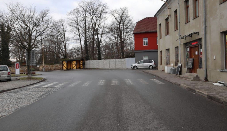 Měl srazit chodce a ujet. Řidič srážku odmítá