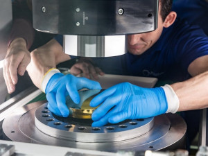 V jablonecké mincovně vyrazí pět desetikilových mincí. Jedna stojí čtrnáct milionů