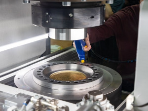 V jablonecké mincovně vyrazí pět desetikilových mincí. Jedna stojí čtrnáct milionů