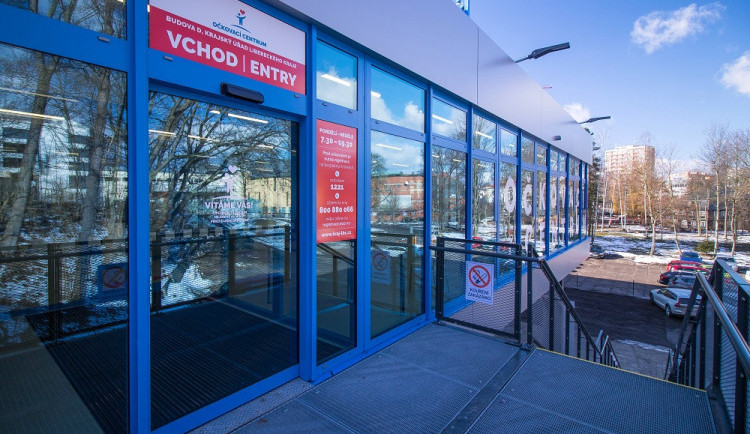 Očkovací centrum v budově D u Krajského úřadu v Liberci na konci března skončí