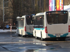 Jizerská padesátka omezí dopravu na Bedřichově. Jablonec i Liberec posílí autobusy