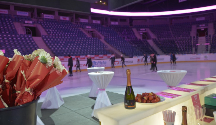 Zažijte exkluzivní Valentýn v Home Credit Areně. S barem na ledu a soutěžemi o romantické ceny
