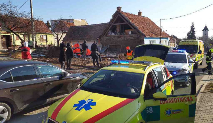 Na mladého muže na Břeclavsku spadla zeď domu. Na místě zemřel