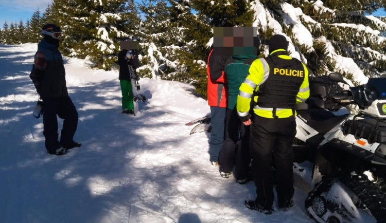 Za jízdu mimo sjezdovky hrozí pokuty. Kontroly teď budou častější