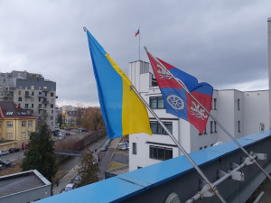 V Liberci zavlála ukrajinská vlajka, kraj tak vyjádřil podporu a solidaritu
