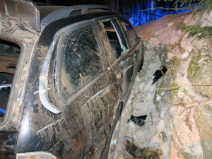 Řidič nezvládl řízení a skončil v příkopu. Nadýchal přes dvě promile