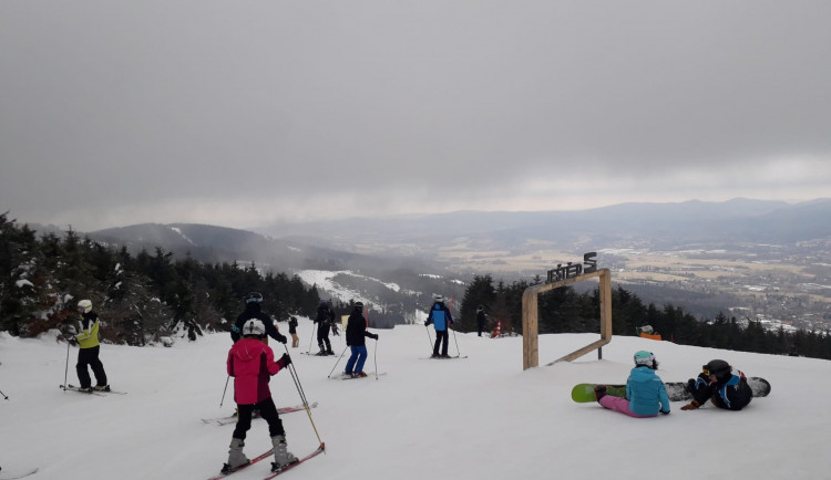 Navzdory výstrahám zažila zimní střediska v Libereckém kraji dobrý víkend