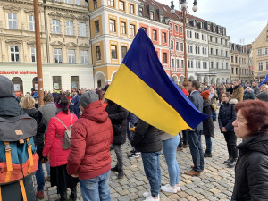 Jsme s vámi! U radnice se na podporu Ukrajiny sešly stovky lidí