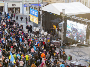 Svobodu a slávu Ukrajině, znělo centrem Liberce, které zaplnily stovky lidí