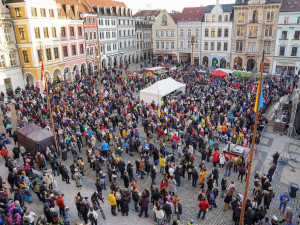 Svobodu a slávu Ukrajině, znělo centrem Liberce, které zaplnily stovky lidí