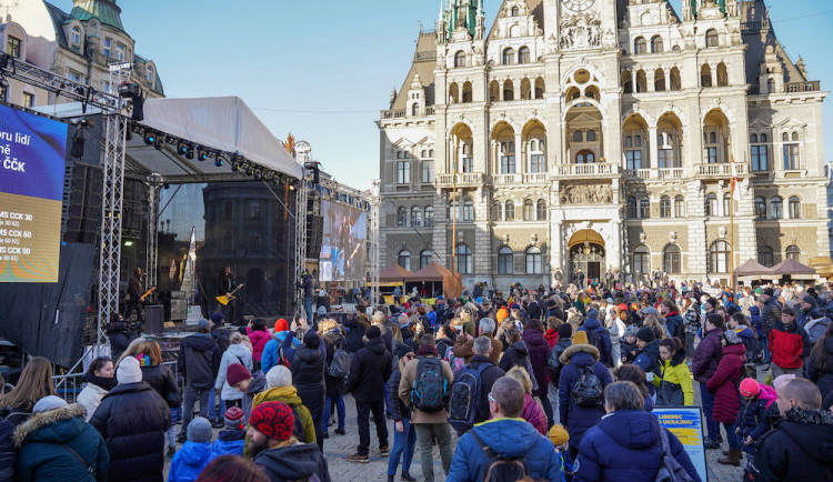 Svobodu a slávu Ukrajině, znělo centrem Liberce, které zaplnily stovky lidí