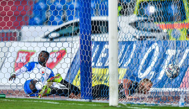 Jan Mikula právě skóroval.