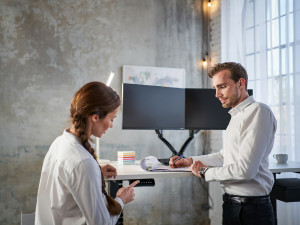 Pět dobrých důvodů, proč byste si měli pořídit polohovatelný stůl