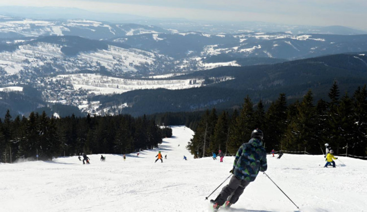 Skiareál Rokytnice nad Jizerou nabízí zábavu na horách i u moře,  stačí se zapojit do soutěže o zájezdy CK Nev Dama