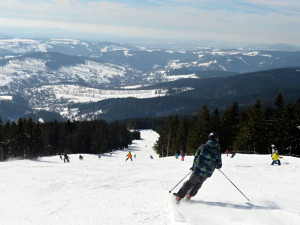 Skiareál Rokytnice nad Jizerou nabízí zábavu na horách i u moře,  stačí se zapojit do soutěže o zájezdy CK Nev Dama