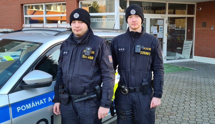 Zoufalý muž chtěl spáchat sebevraždu. Chystal se skočit ze skalní vyhlídky u Semil