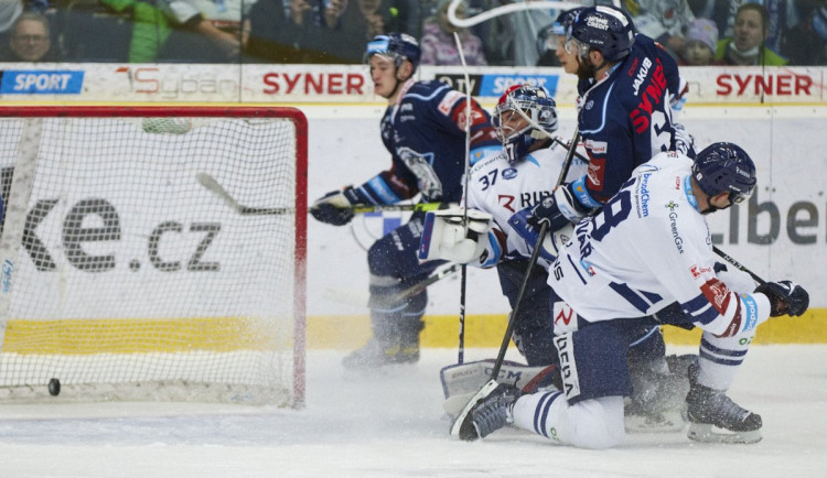 Uragán v první třetině a Tygři přejeli Vítkovice. V předkole vyzvou Kometu
