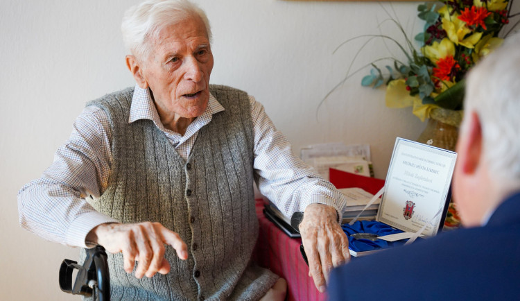 Skaut a autor legendárních knih. Medaili města Liberec obdržel Miloš Zapletal