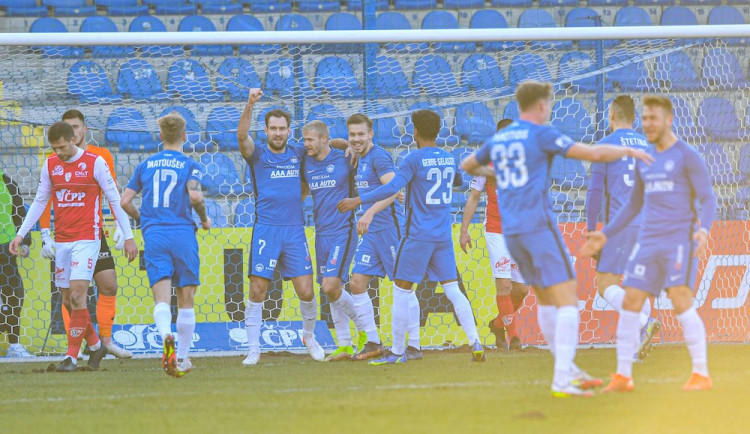 Slovan po šesti zápasech vyhrál, Pardubice porazil 4:1