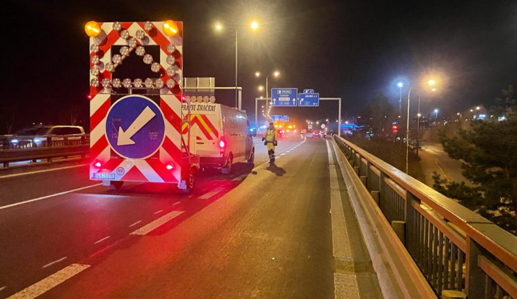 Instalace dopravního značení probíhala v pátek do večerních hodin.