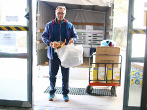 Sbírka byla velmi úspěšná, auta musela jet celkem sedmkrát.