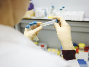Pandemie koronaviru pomohla zlepšit kvalitu laboratoře i spolupráci mezi pracovníky liberecké nemocnice
