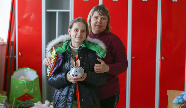 Paní Olha s dcerou Sofií našly na veseckých kolejích útočiště.