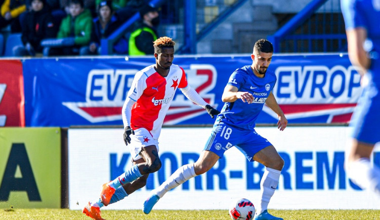 Dlouhé oslabení a ubojované vítězství. Slovan po vlastní brance Olayinky porazil Slavii