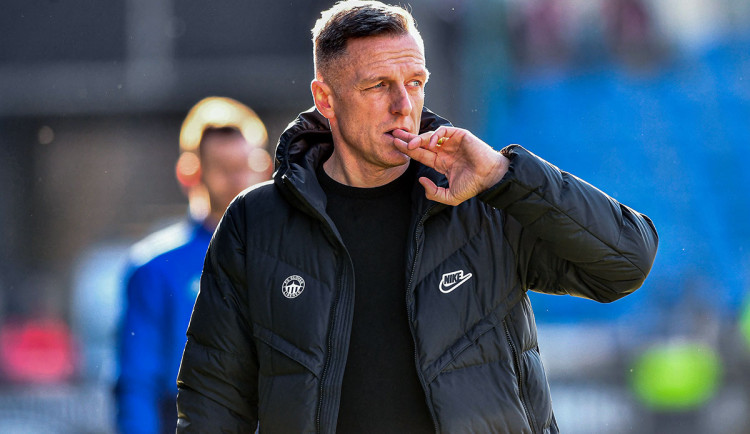 Viděli jsme bláznivý zápas, hodnotil utkání se Slavií trenér Slovanu Kozel. Řešil se stav hřiště