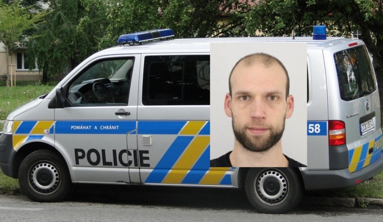 Bez rozloučení odešel z domova. V dopise napsal, že jde pěšky do Portugalska