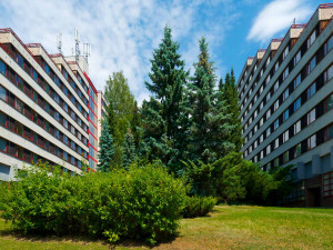 Liberecká univerzita uvolní pro uprchlíky blok harcovských kolejí. Studenti o ubytování nepřijdou