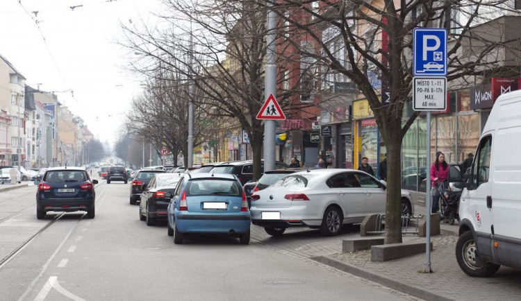 Brňany čekají nové modré zóny. Od dubna se rozšíří do dalších ulic