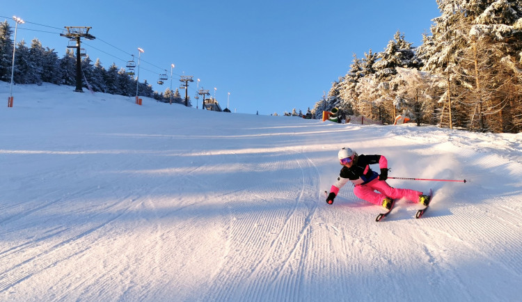 Podmínky k lyžování jsou v Libereckém kraji dál výborné, i tak Ještěd sezonu o víkendu končí