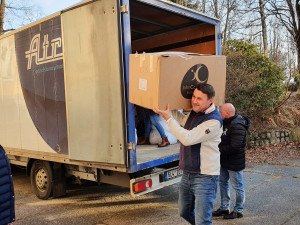 Bývalý internát Zeyerova už se plní výbavou. První uprchlíci by se mohli ubytovat ve čtvrtek