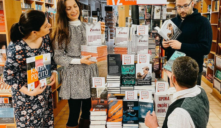 Dvanáct novinek najednou na pultech knihkupectví. Je tu Velký knižní čtvrtek