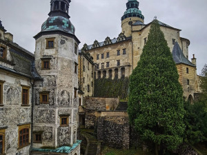 Frýdlantský zámek má nové prohlídkové trasy, zákupský nabízí ubytování v zámeckém stylu