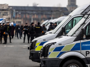 Policisté z liberecké pořádkové jednotky se zúčastnili hromadného cvičení. Nacvičovali třeba rozhánění demonstrantů