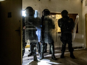 Policisté z liberecké pořádkové jednotky se zúčastnili hromadného cvičení. Nacvičovali třeba rozhánění demonstrantů