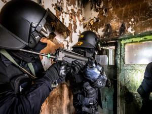 Policisté z liberecké pořádkové jednotky se zúčastnili hromadného cvičení. Nacvičovali třeba rozhánění demonstrantů