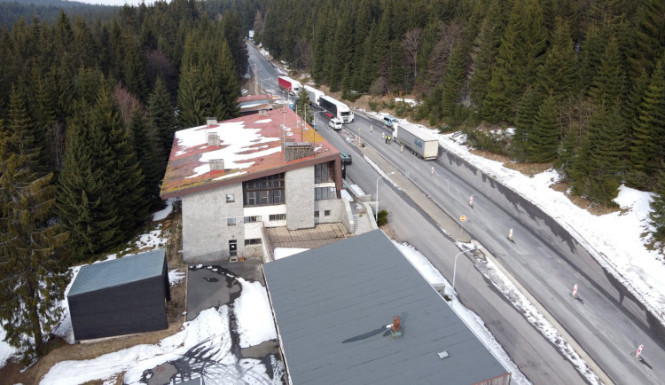 Harrachov se pokusí prodat areál bývalé celnice. Nejlepší by místo ní byl hotel, říká starosta