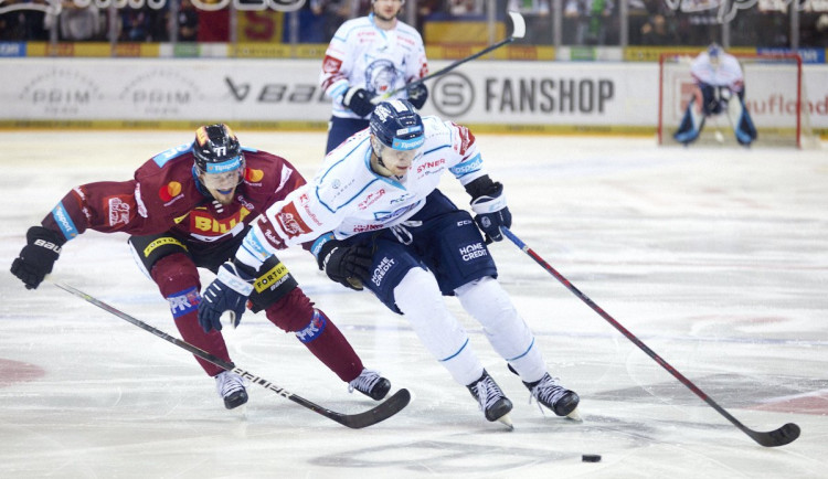 Tygři končí. Ve druhém nejdelším utkání české historie prohráli gólem ze třetího prodloužení