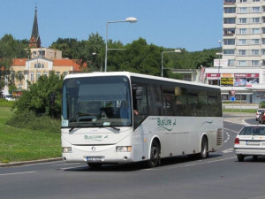 Dopravce plánuje vytvořit ženský autobusový pluk. Ukrajinky chce dostat za volant autobusů