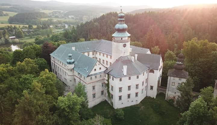 V zámku Lemberk sice bylo jen těsně nad nulou, i tak první návštěvníci přišli