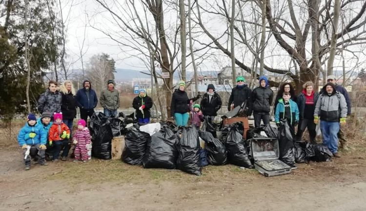 Dobrovolníci nasbírali po Liberci třináct tun odpadu. Úklid ještě nekončí