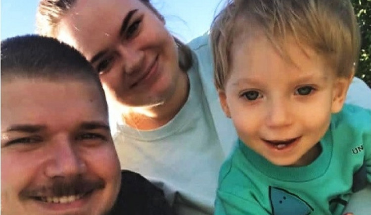 Před válkou uprchli s postiženým synem. Ukrajinec Míša má obrnu i svalovou atrofii