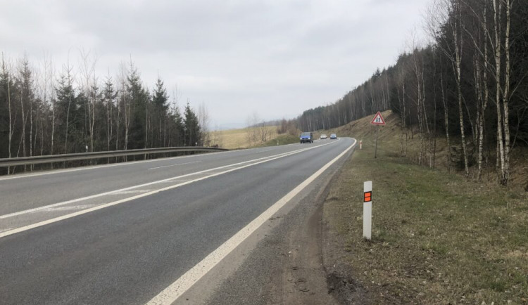 Silnice I/13 u Bílého Kostela bude mít nové oplocení a most. Střety se zvěří jsou tam časté