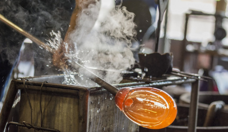 Velikonoce v Křišťálovém údolí proběhnou o týden dříve. O víkendu se otevřou sklárny i ateliéry